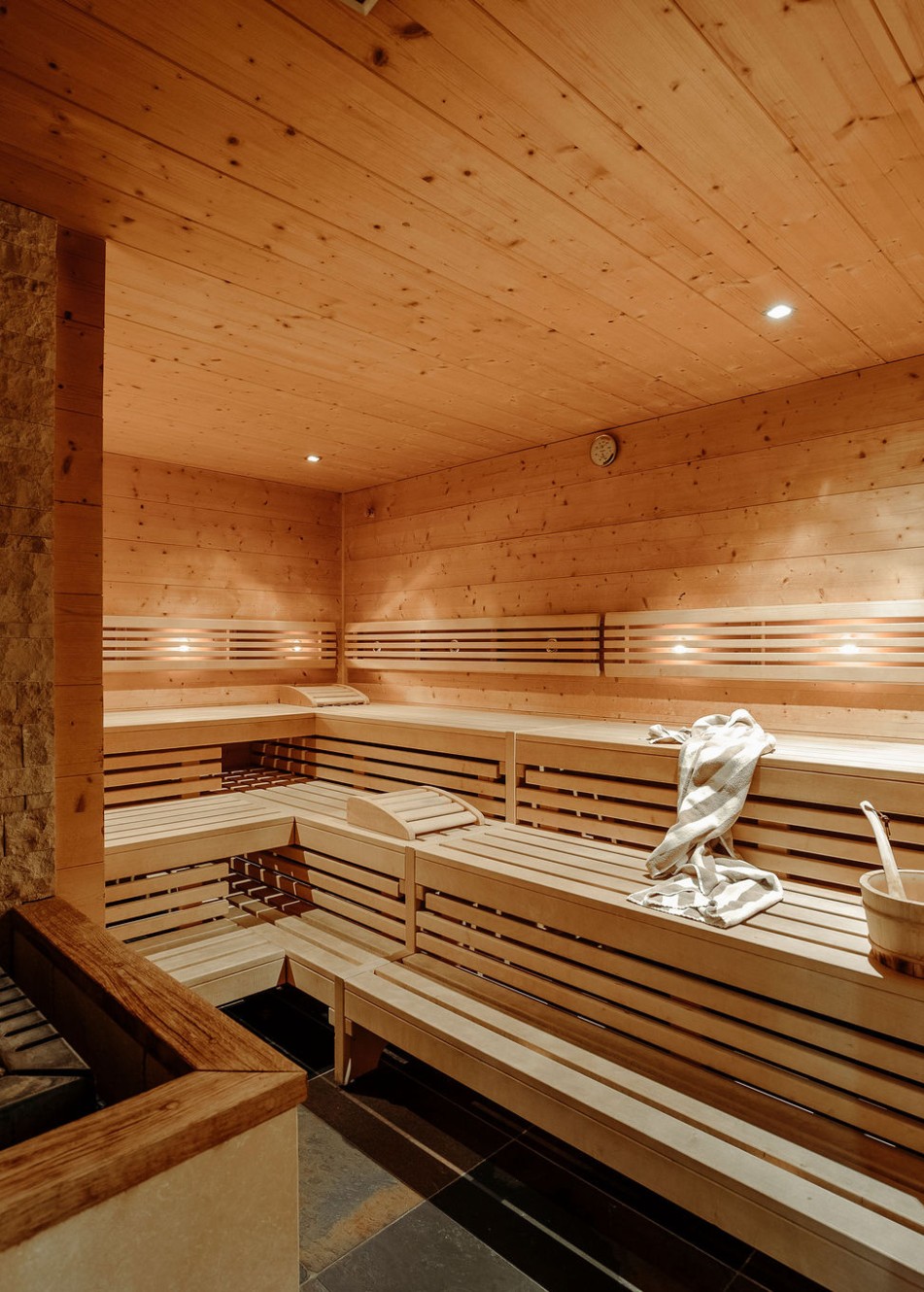 Zirben-Sauna im Wellnessbereich 