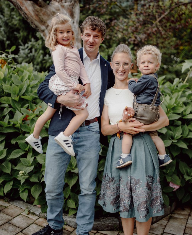 Toni und Maria mit Sophia und Maximilian, Gastgeber im Hotel Alte Post