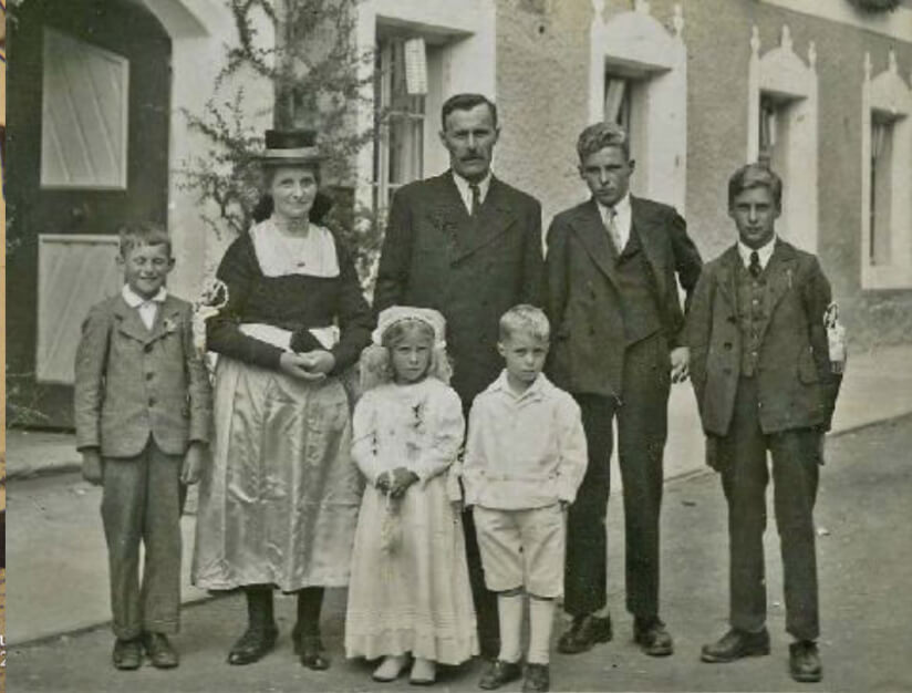 Photo of the great-grandparents - the Knapp family 