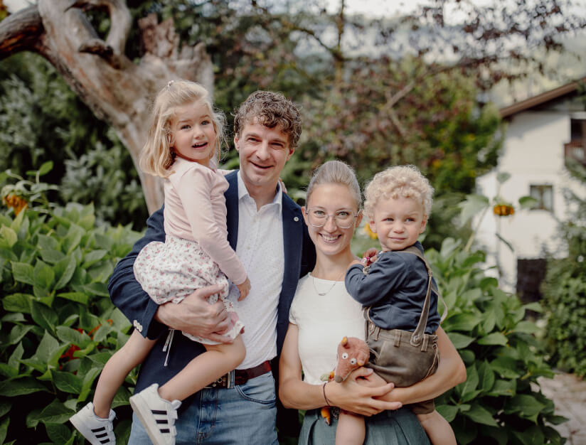 Toni and Maria Knapp with their children